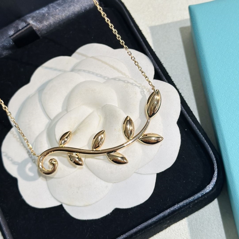 T*f*ny necklaces